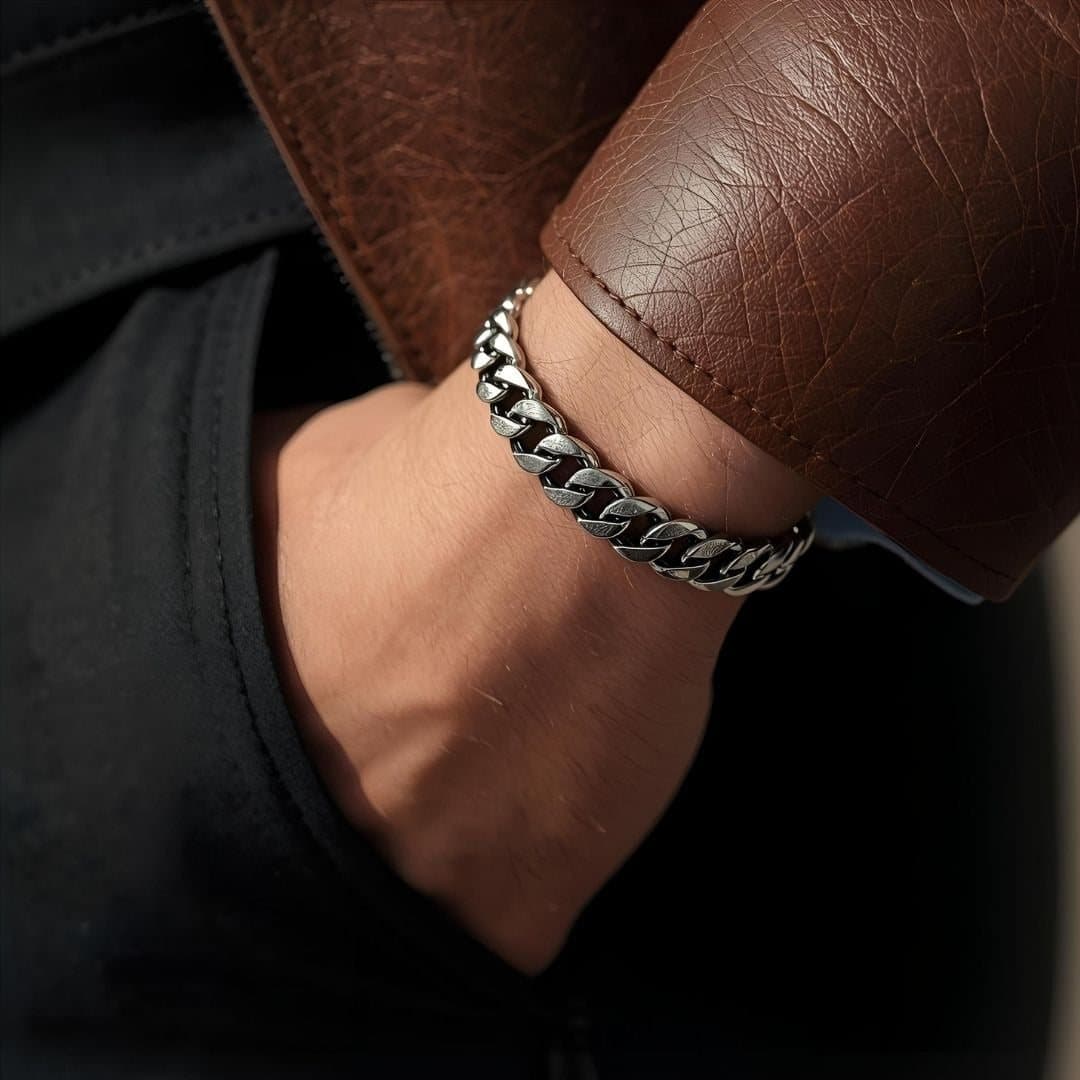 Men's Cuban link silver bracelet in stainless steel with a silver finish