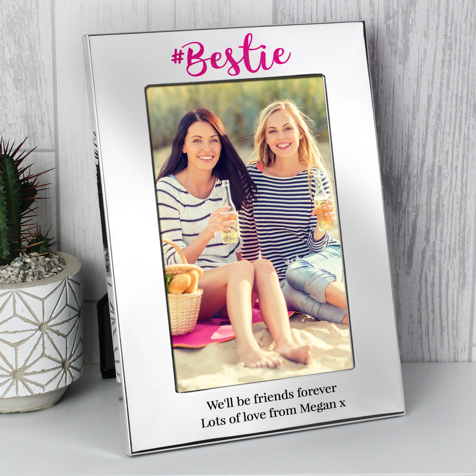 Silver aluminium 4x6 photo frame personalised for a best friend