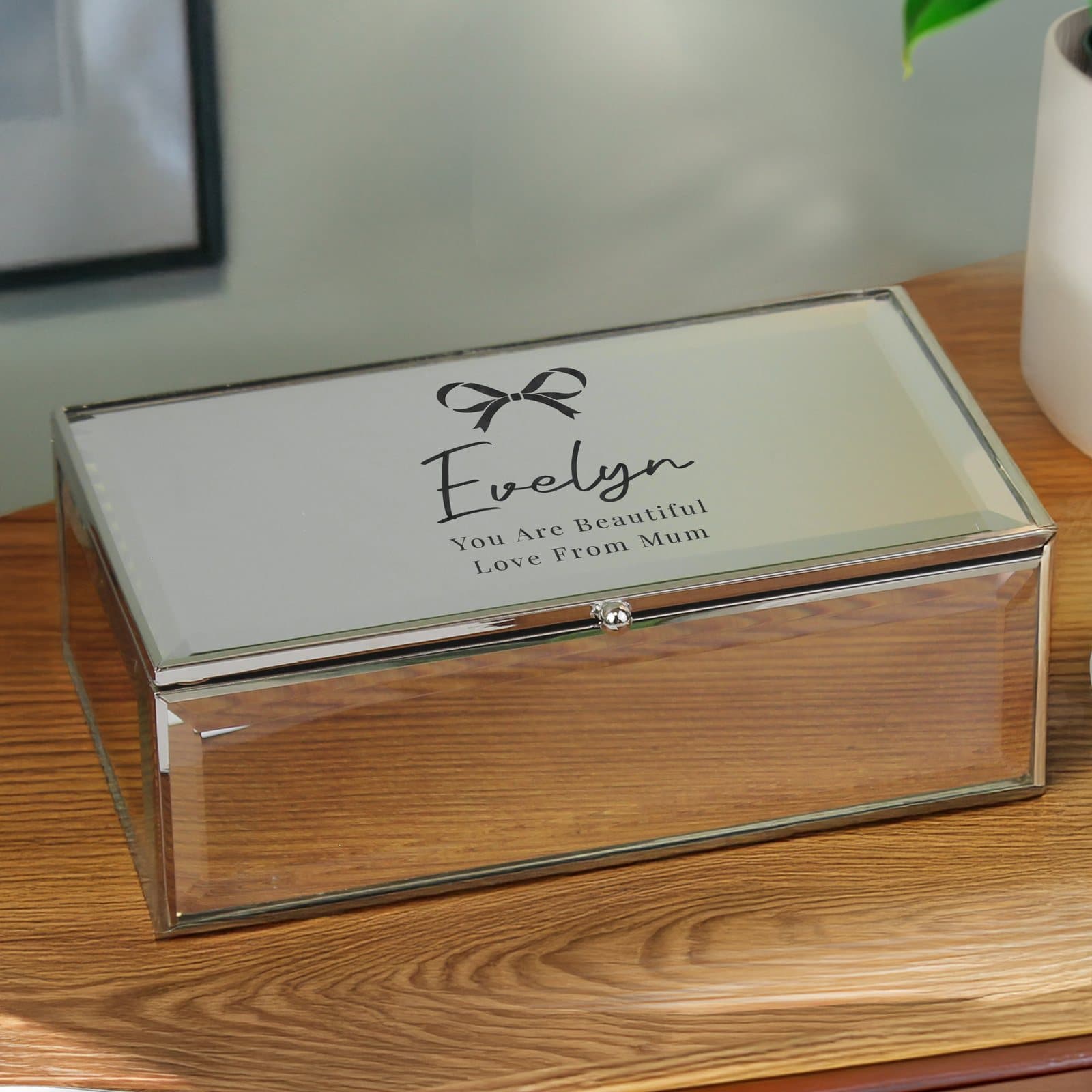 Mirrored finish jewellery box with a bow design
