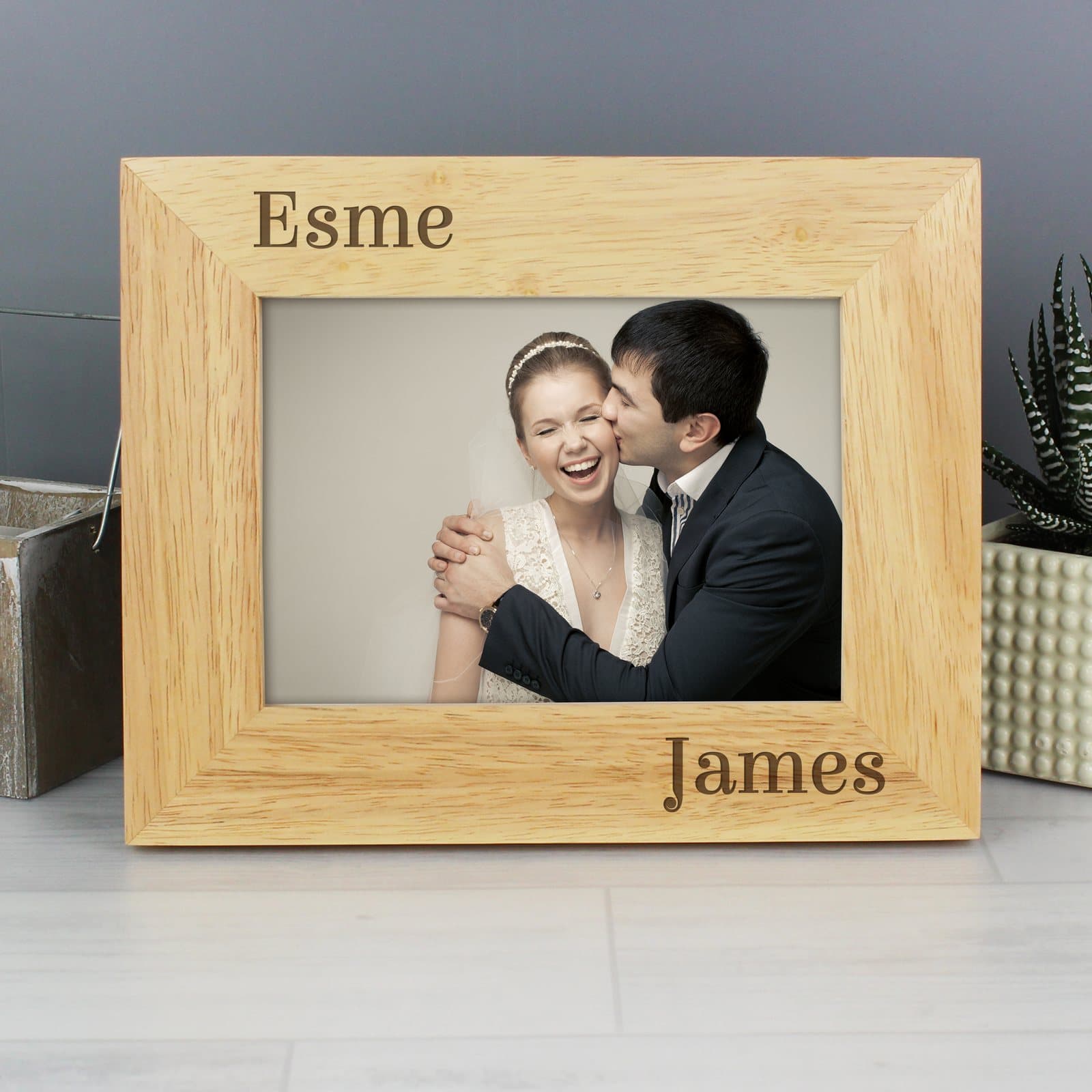 Wooden oak finish couples 6x4 photo frame