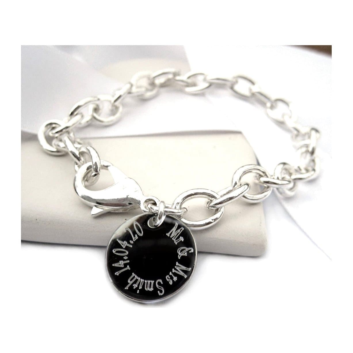 Personalised cable bracelet with a round engraved disc