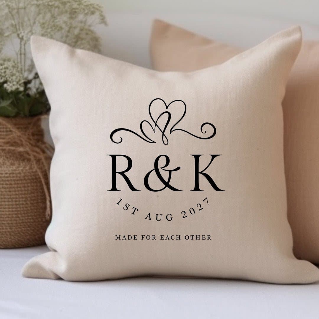 Cream linen-effect cushion with two intertwined hearts design
