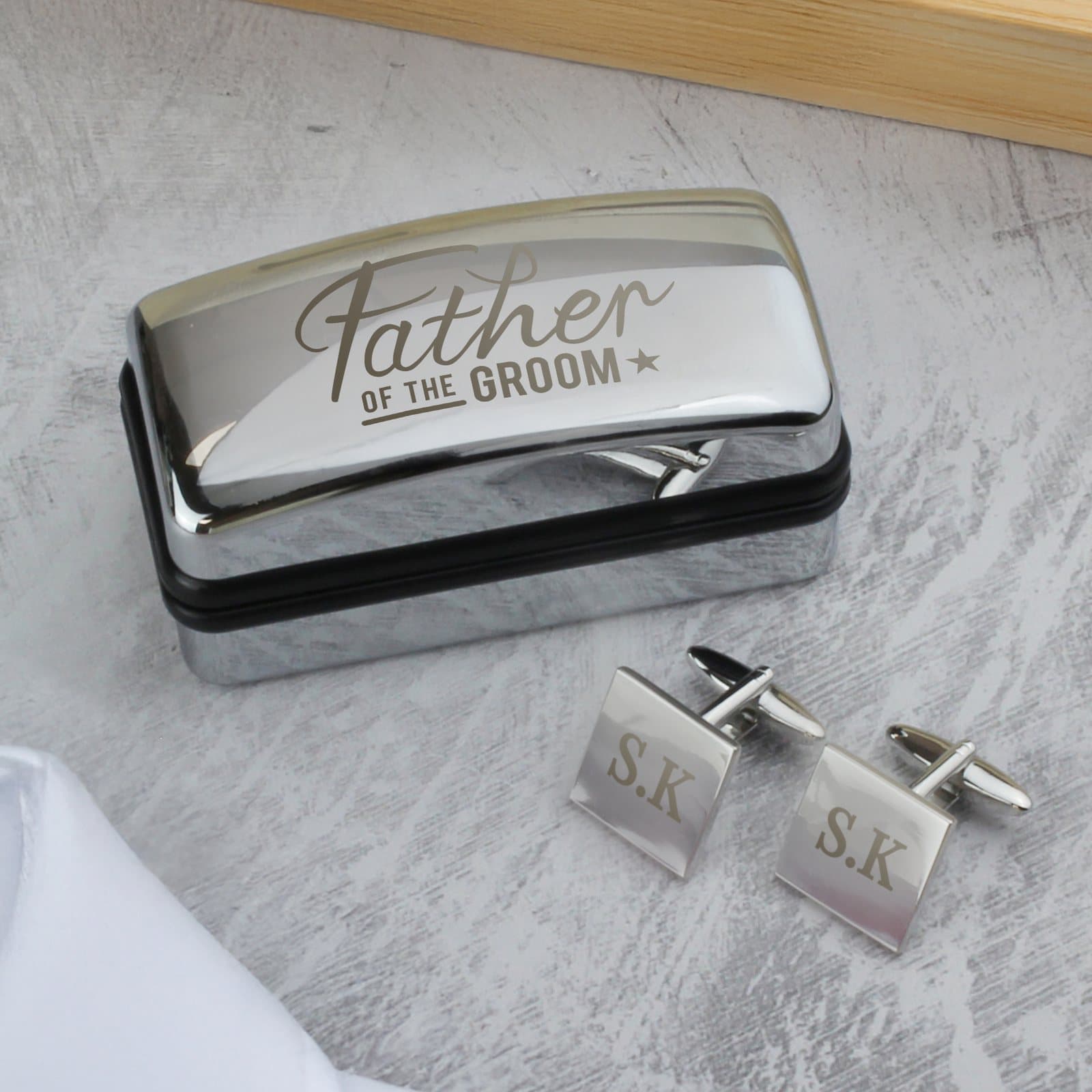 Square cufflinks in a chrome-effect box engraved Father of the Groom