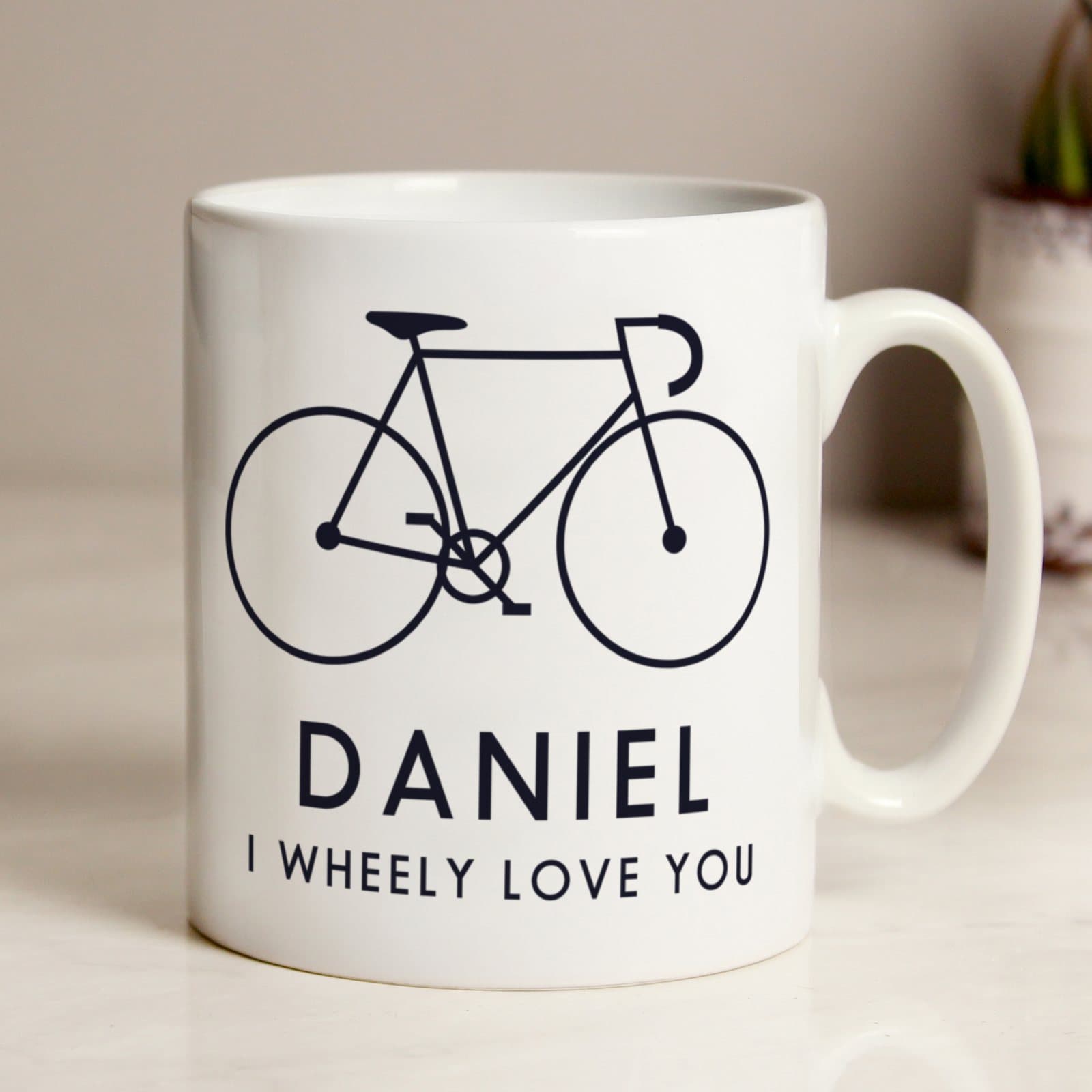 Ceramic mug with the pun I Wheely love you and a name