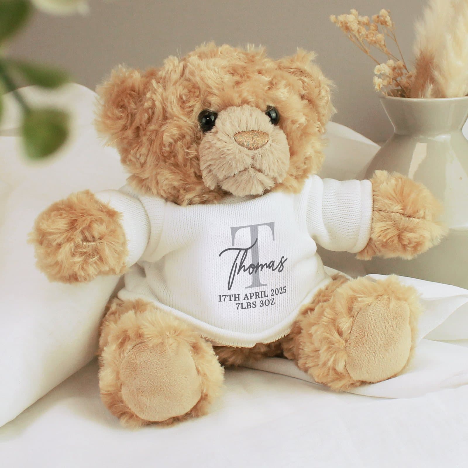 Cute teddy bear that can be personalised with an initial, name and message