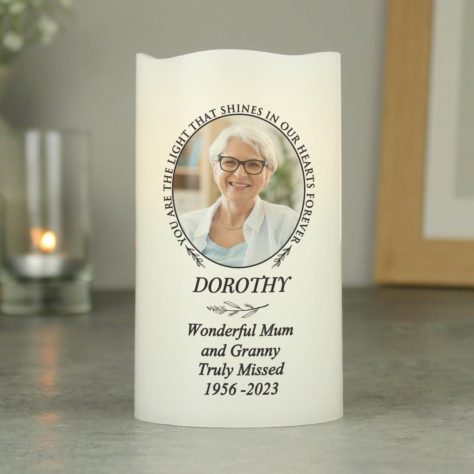 LED candle with a photo, personalised text and an organza bag