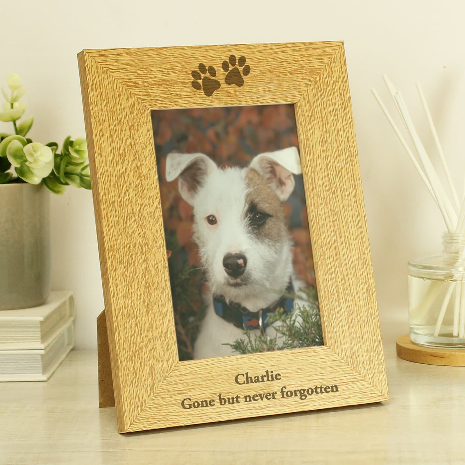 Oak veneer photo frame with room for a 4x6 print