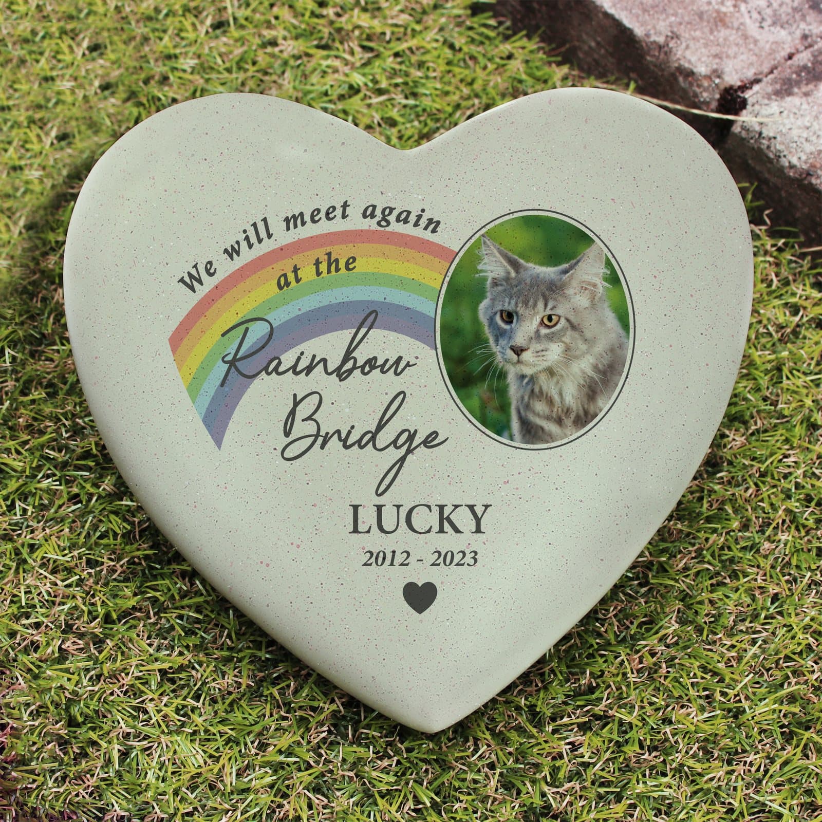 Resin memorial heart with a pet photo and Rainbow Bridge wording