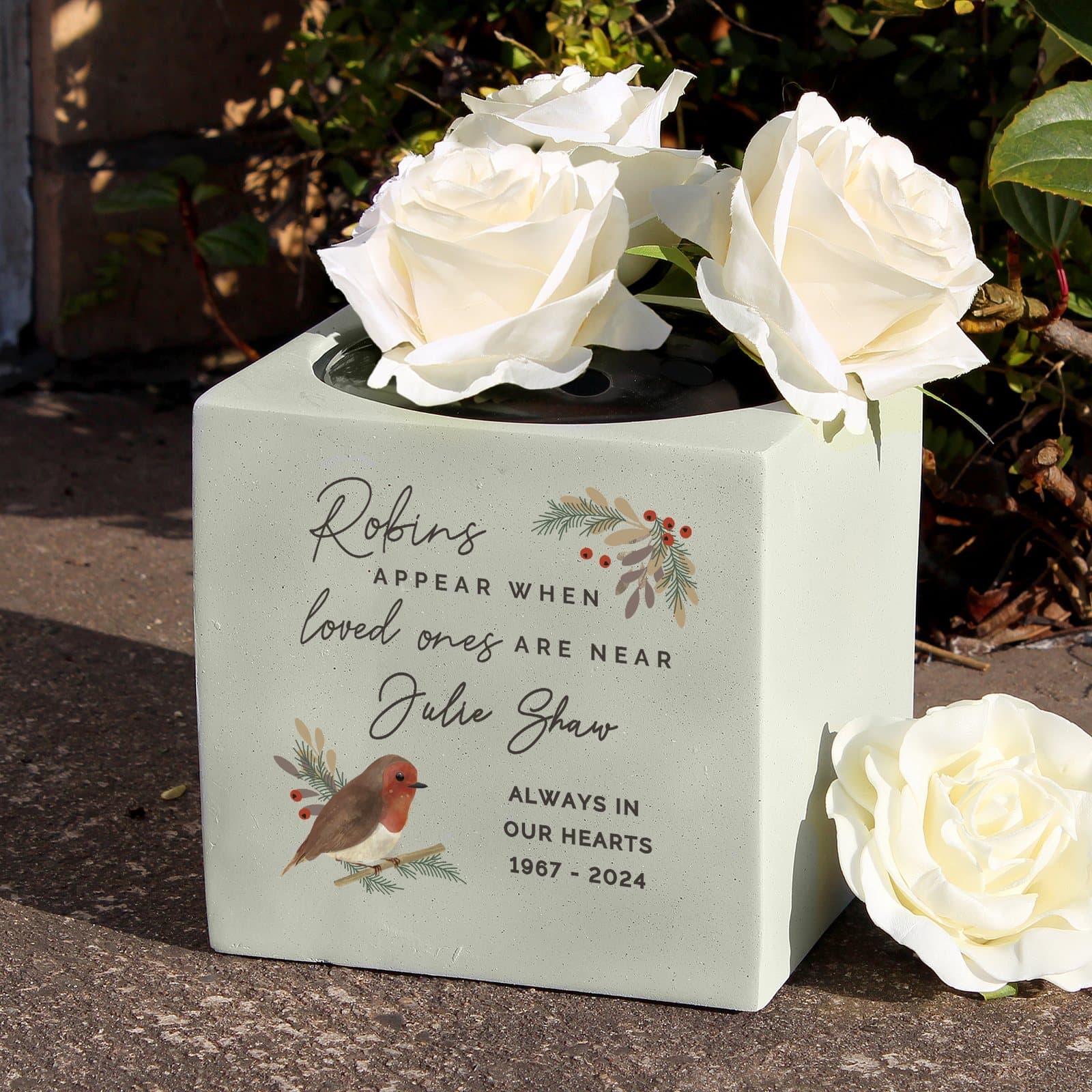 Personalised robins appear resin memorial vase