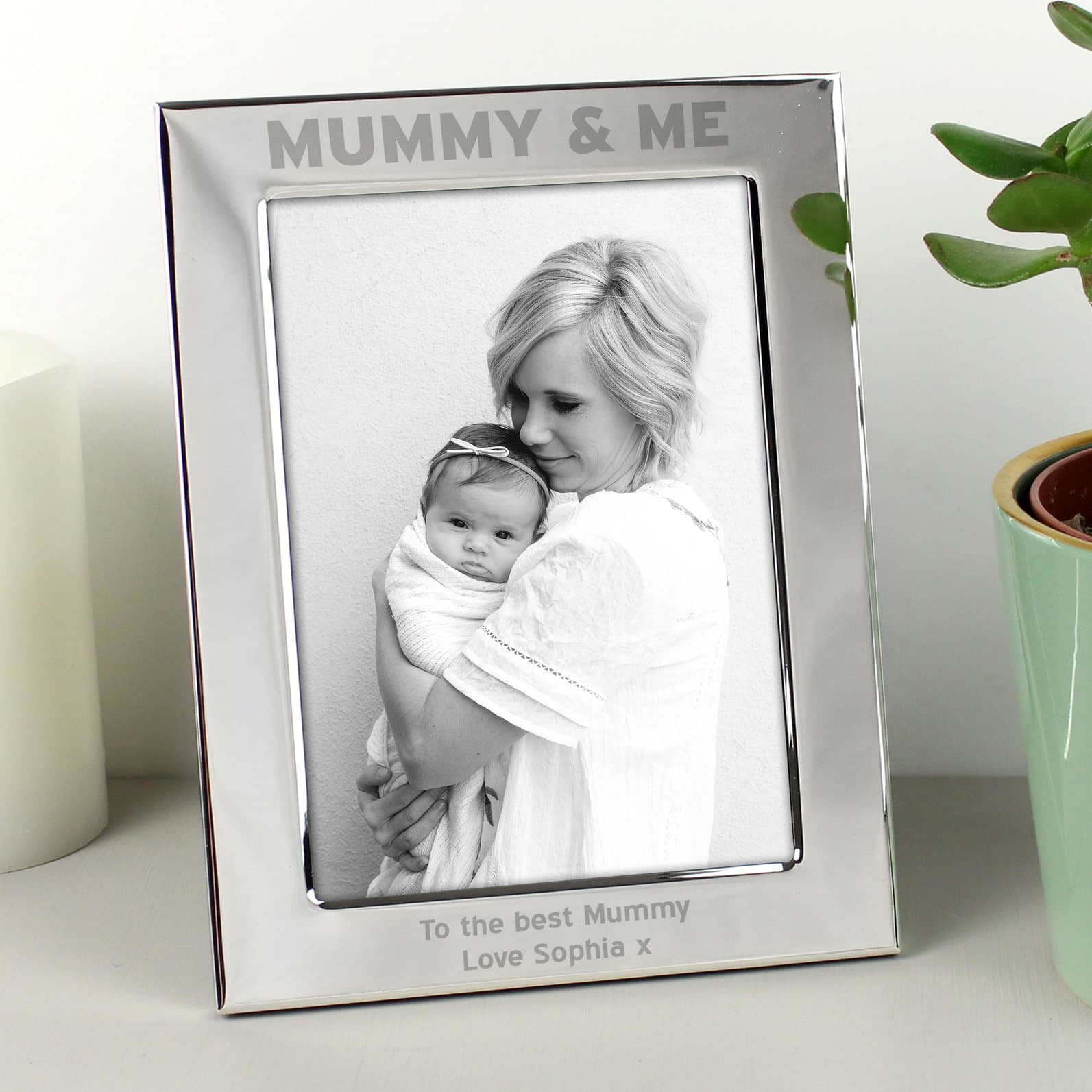 Silver photo frame with Mummy & Me text and a personalised message