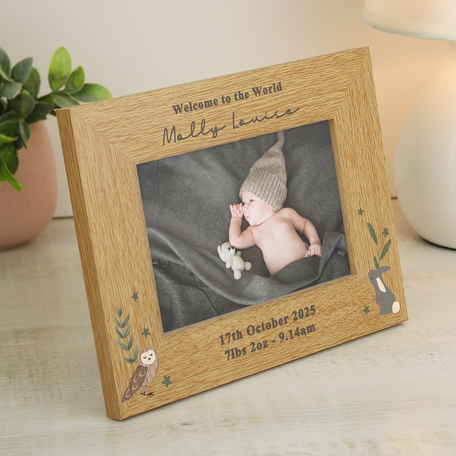 Oak veneer 6x4 photo frame with a woodland animals design and four lines of text